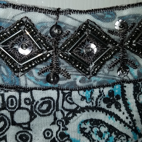 Cute paisley top - Picture 3 of 6